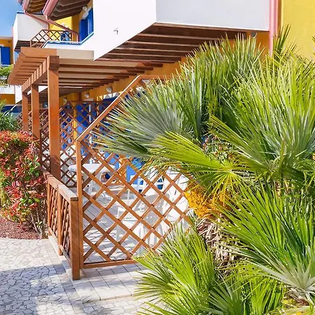 Ξενοδοχείο με διαμερίσματα Villaggio Hemingway - Family Καόρλε